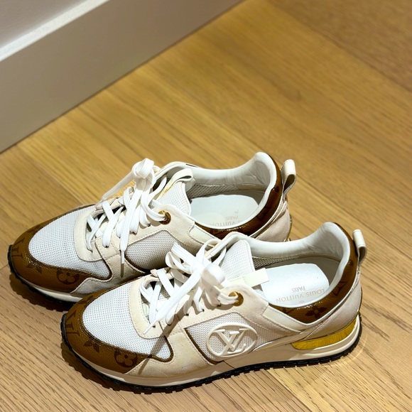 Selling authentic Louis Vuitton sneakers - Picture 5 of 5